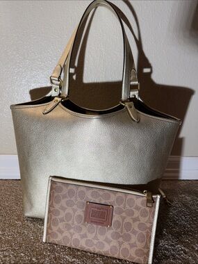 Coach Gold Day Tote with Signature Wristlet - pebbled Leather, Retail $298
